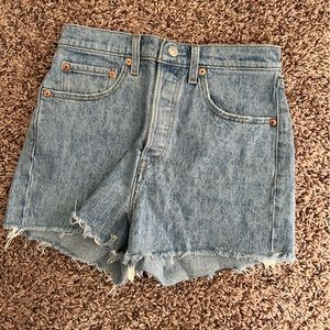 Levi’s Ribcage Jean Shorts Size 27